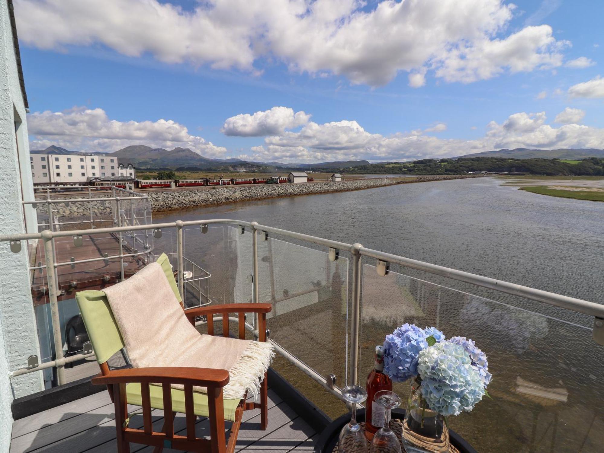 Estuary Escape Apartment Портмадог Екстериор снимка